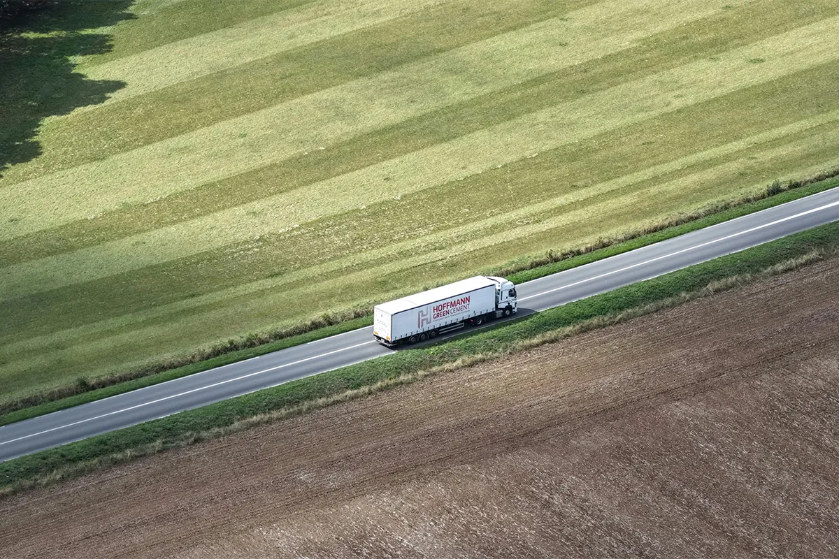 These AI Dash Cams for Semi Trucks Will Make Your Trips Safer